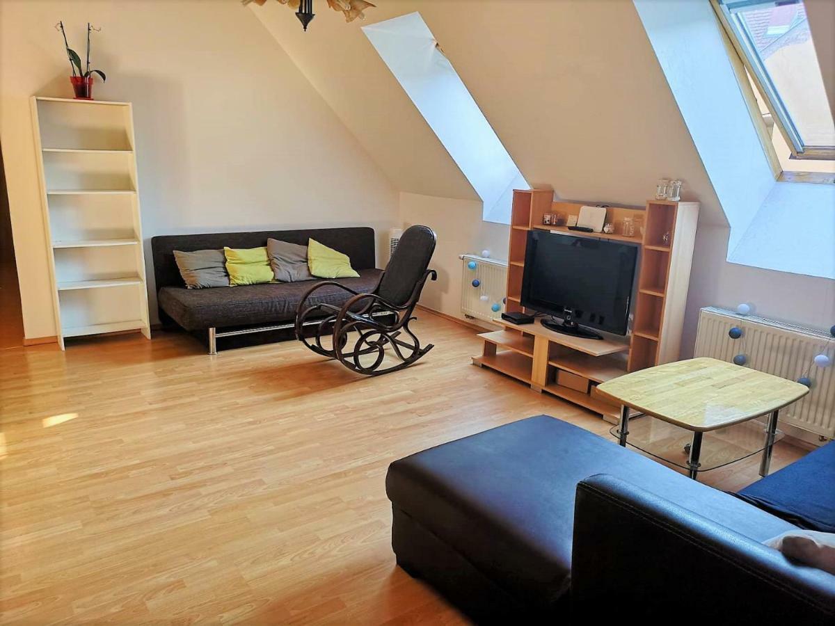 Centrum - A. Apartman Печ Екстериор снимка