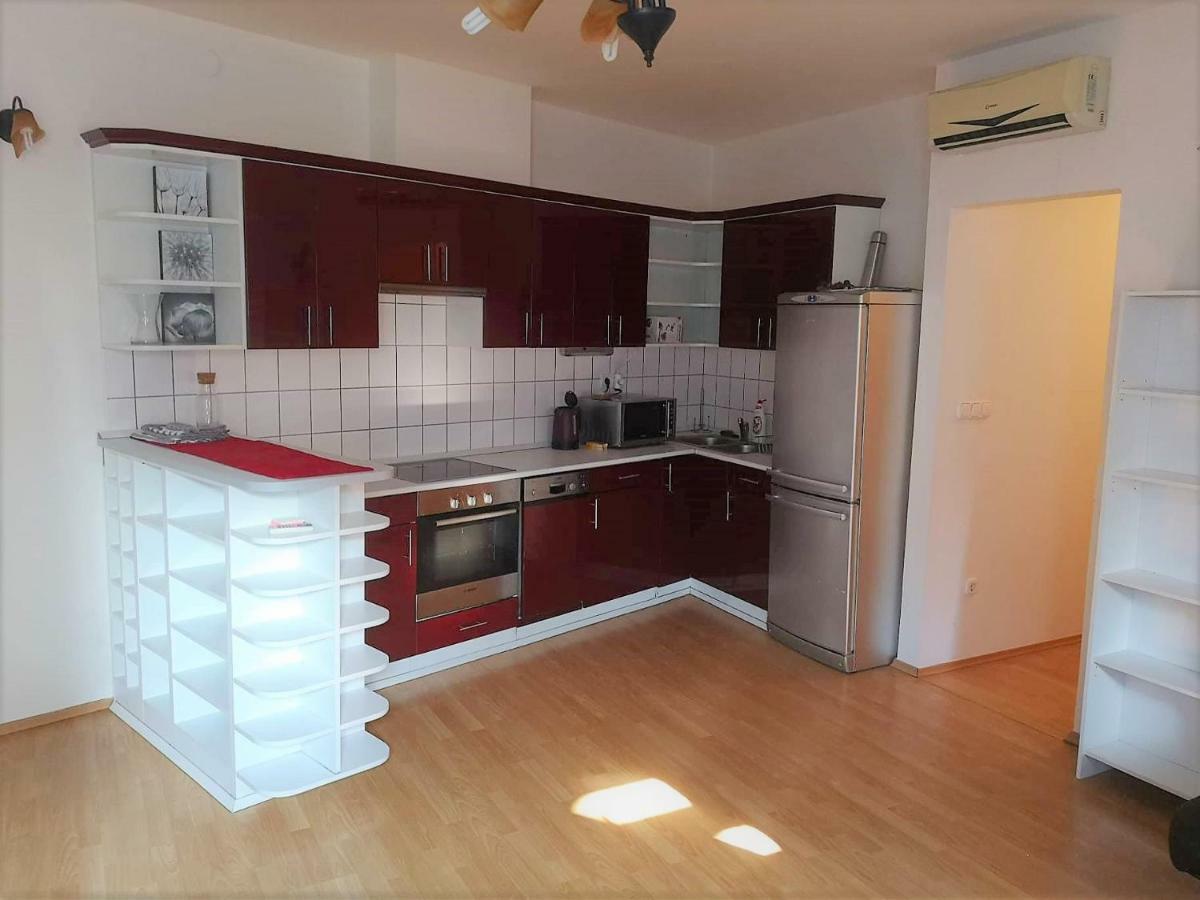 Centrum - A. Apartman Печ Екстериор снимка