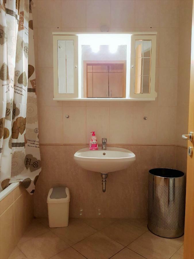 Centrum - A. Apartman Печ Екстериор снимка